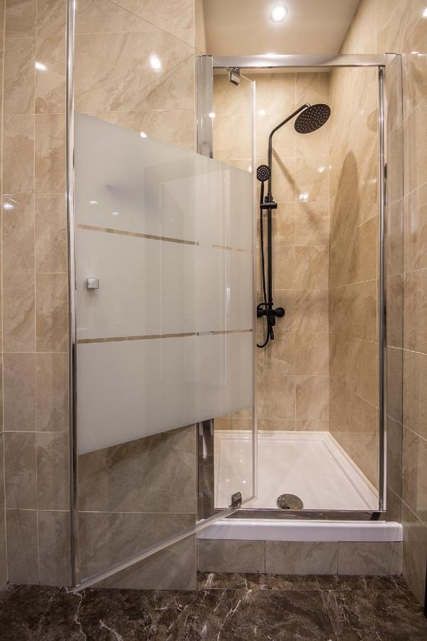 Apartments On Ploshcha Ukrainskykh Heroiv Kyiv Exterior photo
