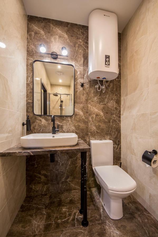 Apartments On Ploshcha Ukrainskykh Heroiv Kyiv Exterior photo